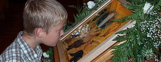 child venerating icon